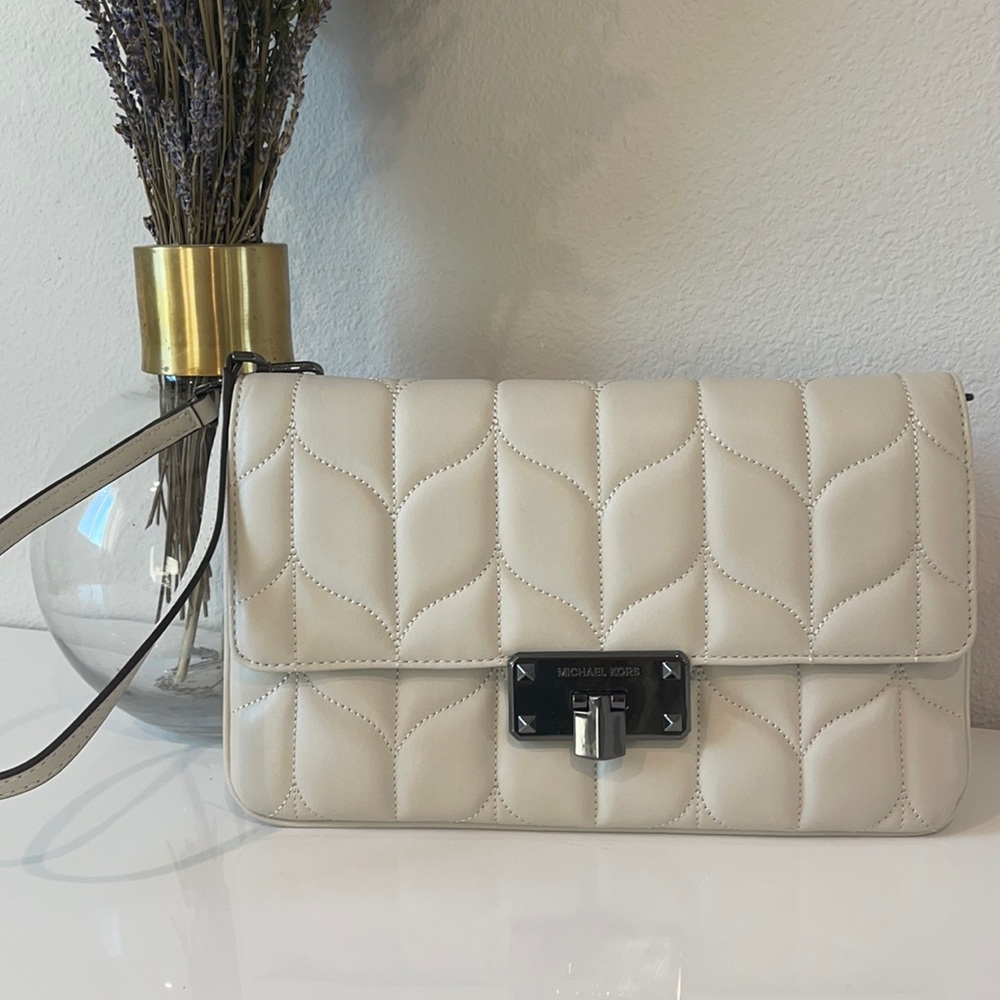Michael Kors Large Peyton clutch